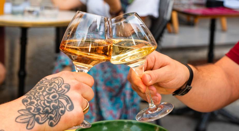 Vin à la pression en terrasse